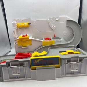 Hot Wheels Car Wash & Service Station Playset 2015 Mattel  DMW90